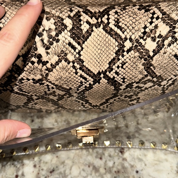 Beige Snake Stud - Picture 7 of 9